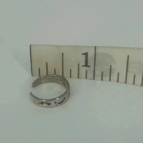925 TOE RING XS STAMPED STERLING SILVER FOOT PRINTS BEACH INSPIRED - Picture 3 of 10